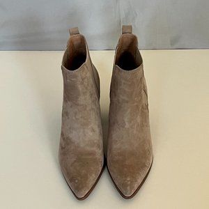 Steve Madden Thrive Suede Pointed Toe Pull on Ankle Boots Sand Suede